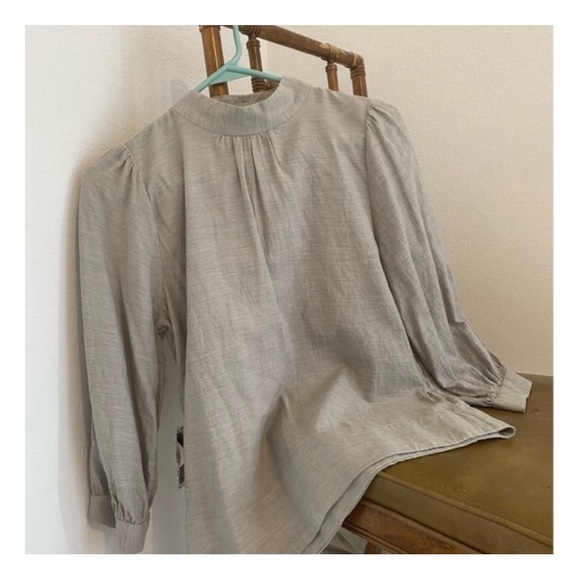 Everlane Tops - SOLD🌼Everlane puff sleeve mock neck